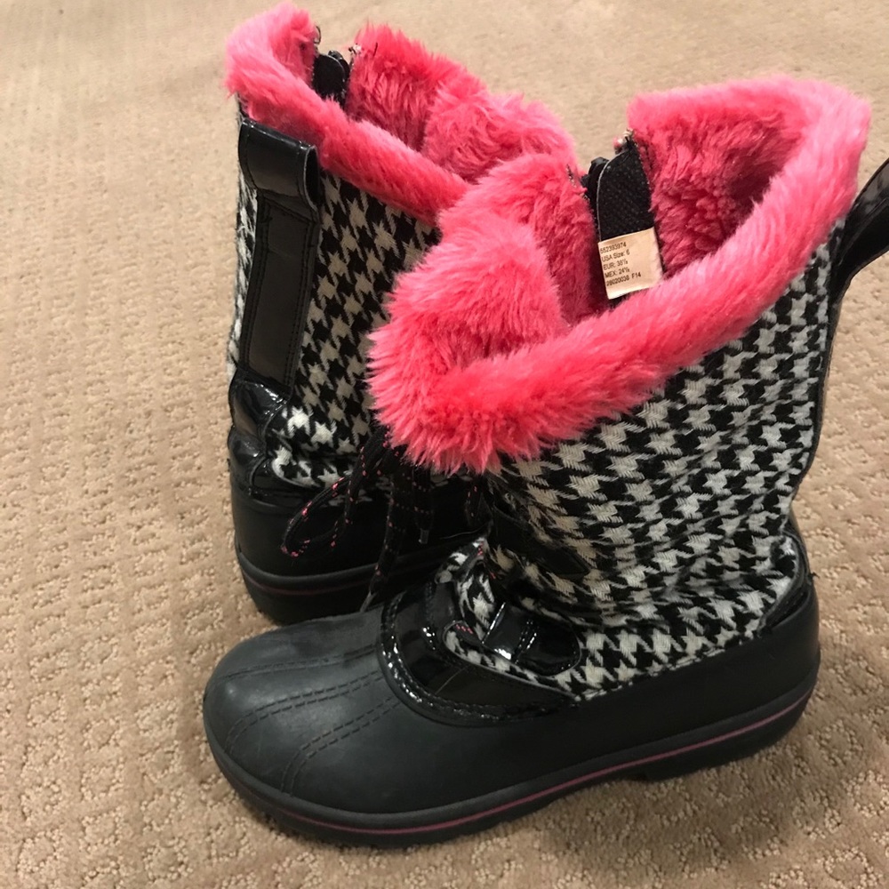 Houndstooth snow boots